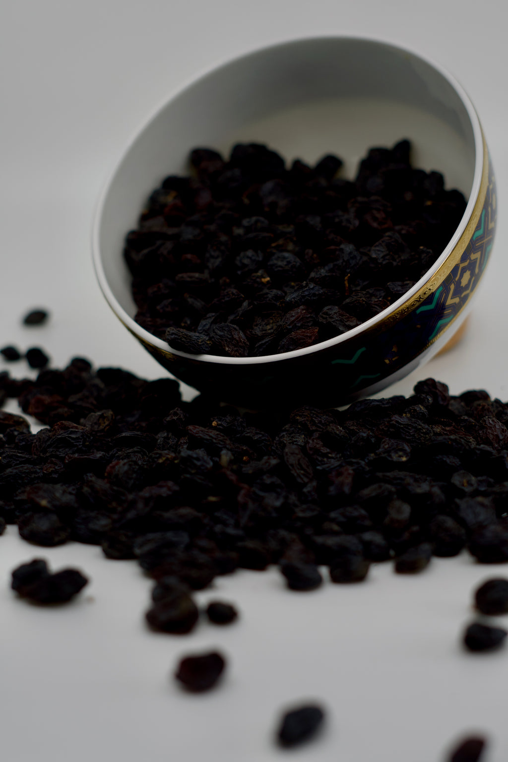 Kangina Afghan Black Raisins – Rich, Sweet & Antioxidant-Rich | 400g (0.88 lb)